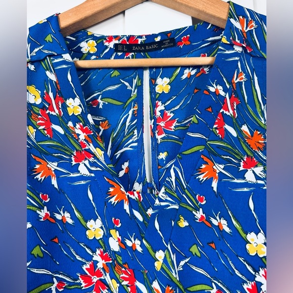 Zara floral vneck blouse, Small, blue, open seamed back, ruffles, flared, Pretty - Picture 3 of 8